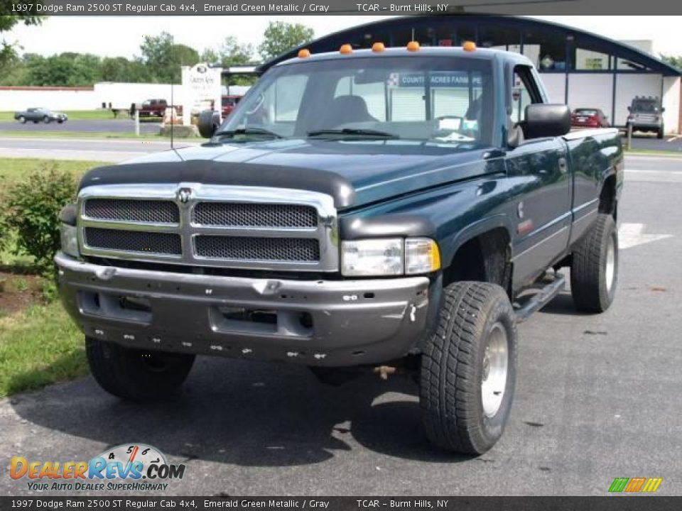 1997 Dodge Ram 2500 ST Regular Cab 4x4 Emerald Green Metallic / Gray Photo #2