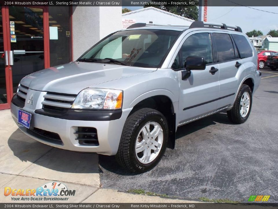 2004 Mitsubishi Endeavor LS Sterling Silver Metallic / Charcoal Gray Photo #1