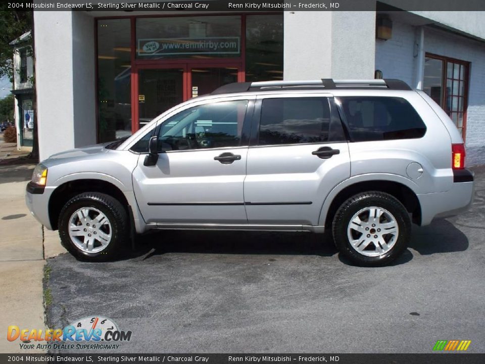 2004 Mitsubishi Endeavor LS Sterling Silver Metallic / Charcoal Gray Photo #3
