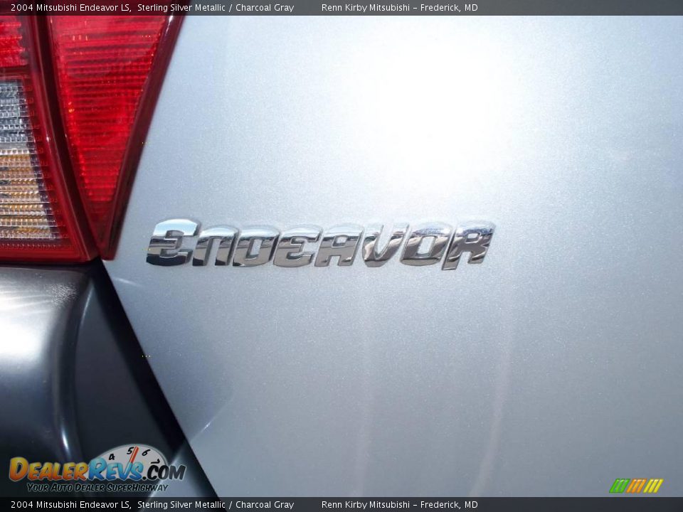 2004 Mitsubishi Endeavor LS Sterling Silver Metallic / Charcoal Gray Photo #6