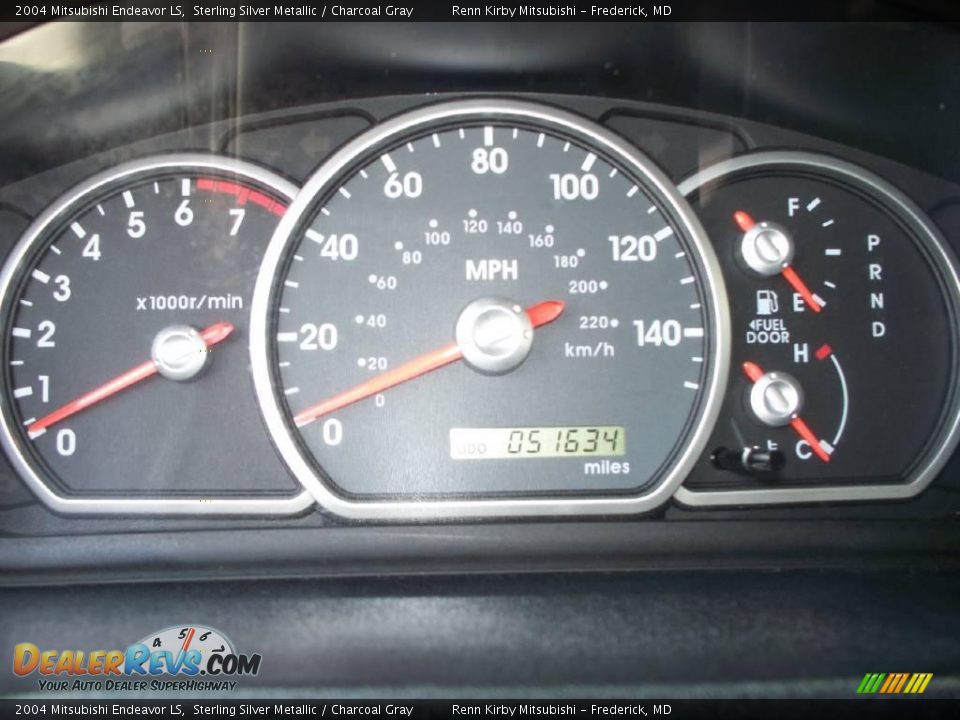 2004 Mitsubishi Endeavor LS Sterling Silver Metallic / Charcoal Gray Photo #10