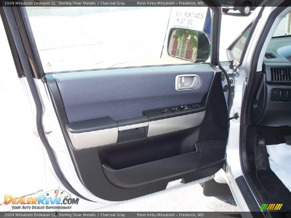 2004 Mitsubishi Endeavor LS Sterling Silver Metallic / Charcoal Gray Photo #12
