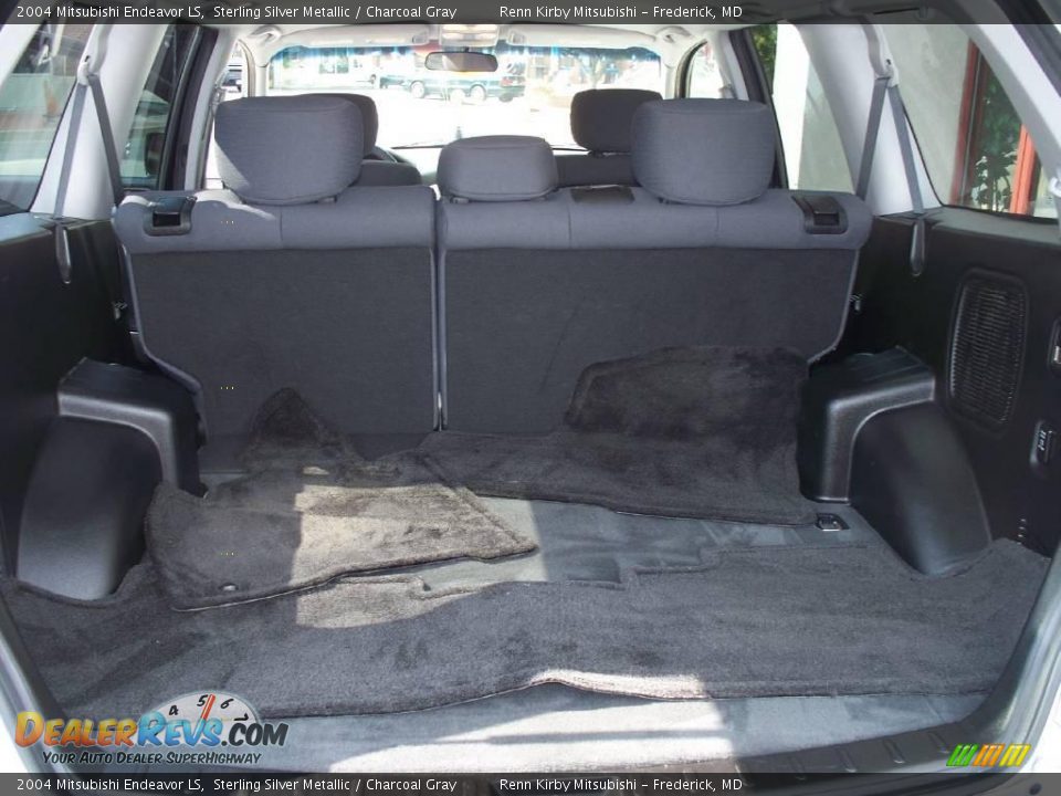 2004 Mitsubishi Endeavor LS Sterling Silver Metallic / Charcoal Gray Photo #14