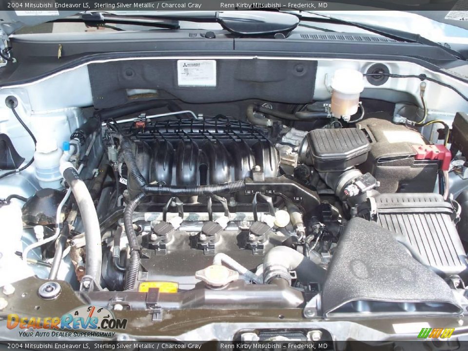 2004 Mitsubishi Endeavor LS Sterling Silver Metallic / Charcoal Gray Photo #15