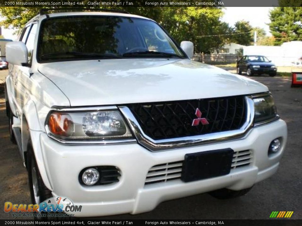 2000 Mitsubishi Montero Sport Limited 4x4 Glacier White Pearl / Tan Photo #4