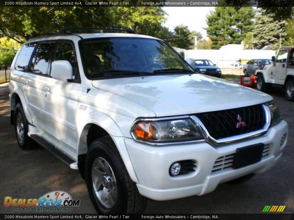 2000 Mitsubishi Montero Sport Limited 4x4 Glacier White Pearl / Tan Photo #7