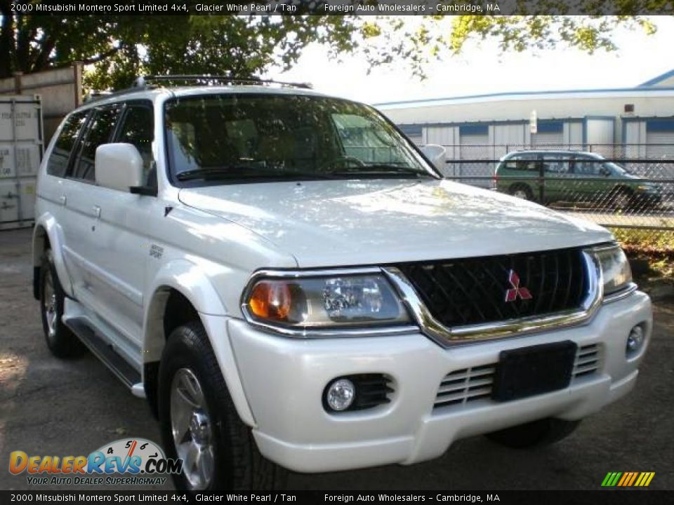 2000 Mitsubishi Montero Sport Limited 4x4 Glacier White Pearl / Tan Photo #13