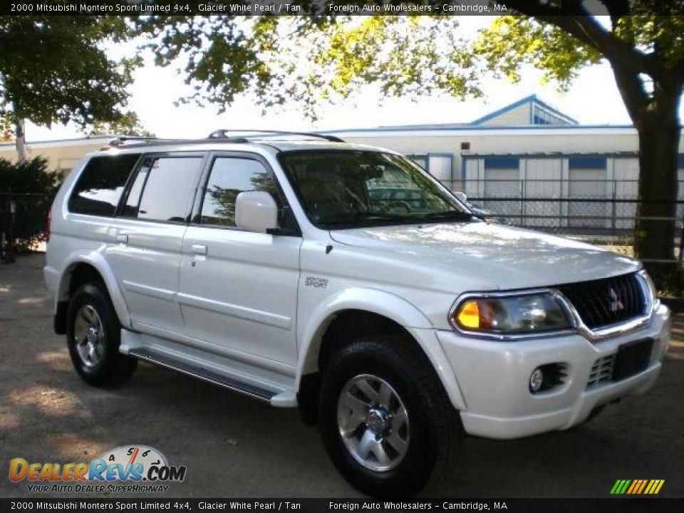 2000 Mitsubishi Montero Sport Limited 4x4 Glacier White Pearl / Tan Photo #19