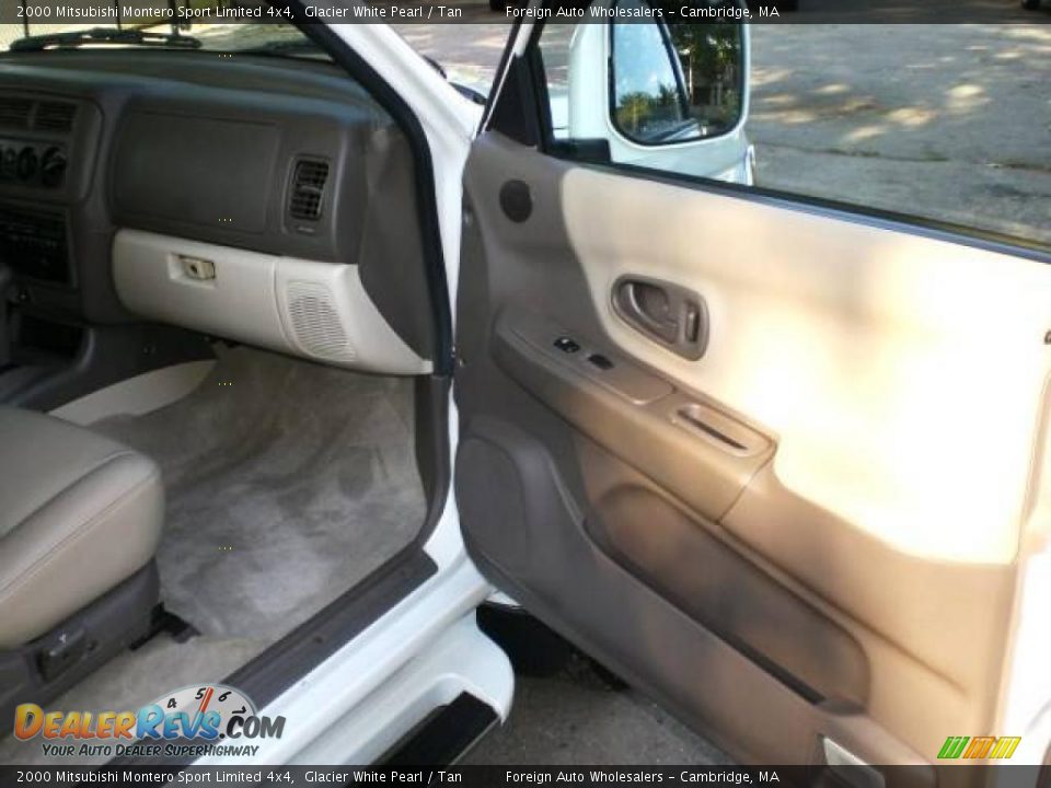 2000 Mitsubishi Montero Sport Limited 4x4 Glacier White Pearl / Tan Photo #27