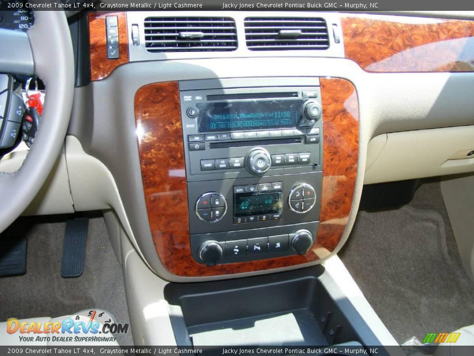 2009 Chevrolet Tahoe LT 4x4 Graystone Metallic / Light Cashmere Photo #16