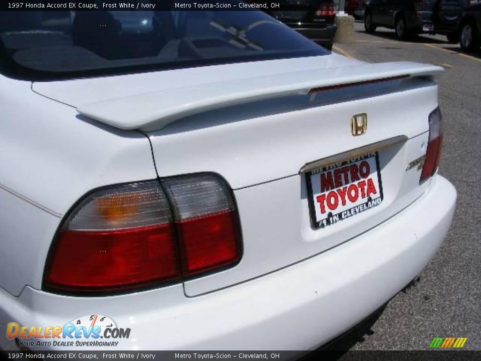 1997 Honda Accord EX Coupe Frost White / Ivory Photo #25