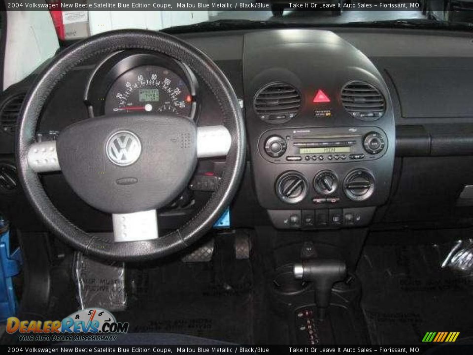2004 Volkswagen New Beetle Satellite Blue Edition Coupe Mailbu Blue Metallic / Black/Blue Photo #2