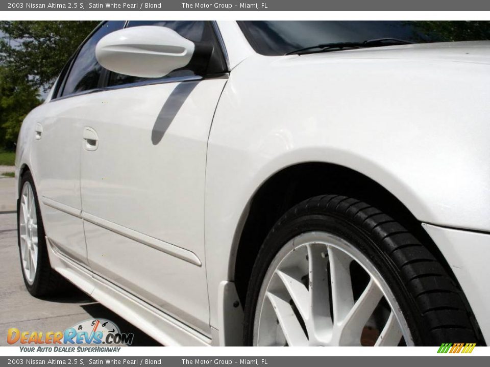 2003 Nissan Altima 2.5 S Satin White Pearl / Blond Photo #22