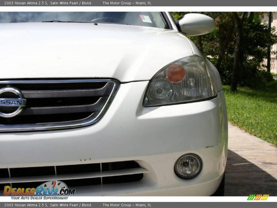 2003 Nissan Altima 2.5 S Satin White Pearl / Blond Photo #24