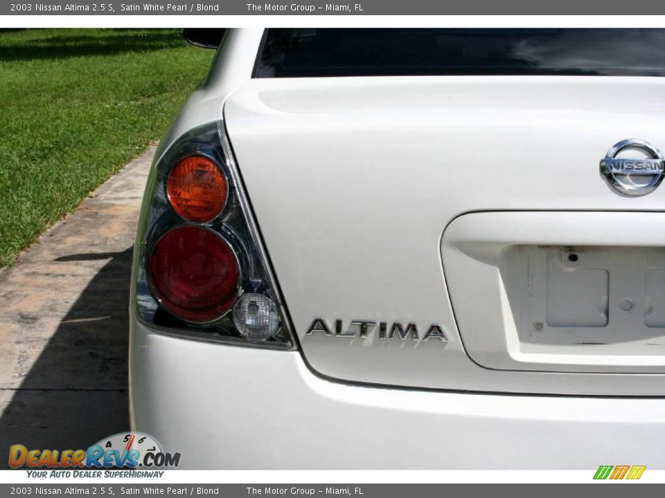 2003 Nissan Altima 2.5 S Satin White Pearl / Blond Photo #25
