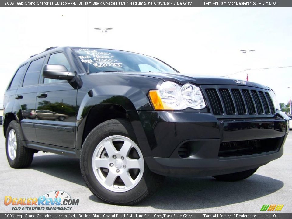 2009 Jeep Grand Cherokee Laredo 4x4 Brilliant Black Crystal Pearl / Medium Slate Gray/Dark Slate Gray Photo #1