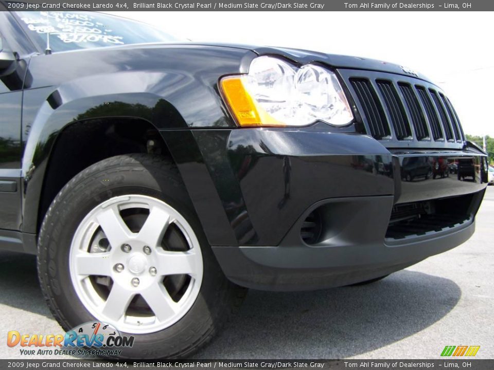 2009 Jeep Grand Cherokee Laredo 4x4 Brilliant Black Crystal Pearl / Medium Slate Gray/Dark Slate Gray Photo #2
