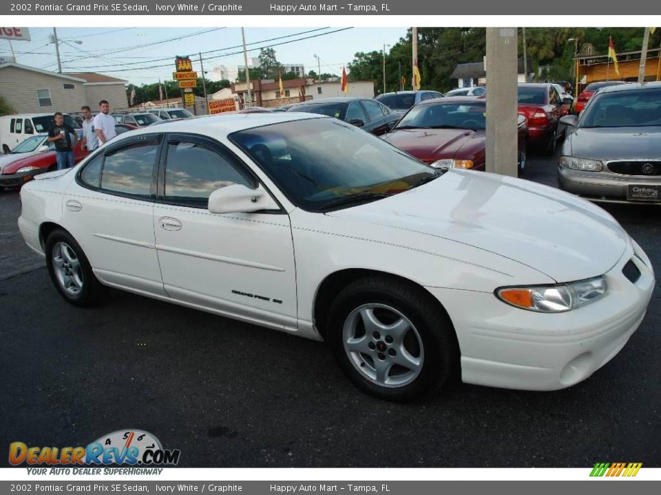 2002 Pontiac Grand Prix SE Sedan Ivory White / Graphite Photo #3