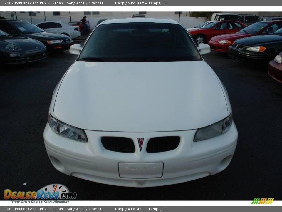 2002 Pontiac Grand Prix SE Sedan Ivory White / Graphite Photo #4