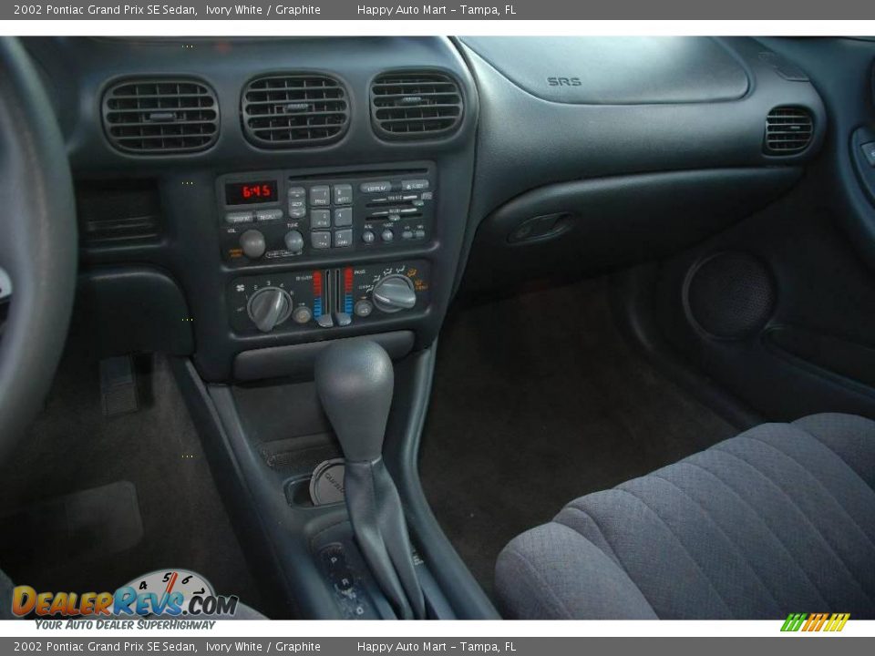 2002 Pontiac Grand Prix SE Sedan Ivory White / Graphite Photo #12