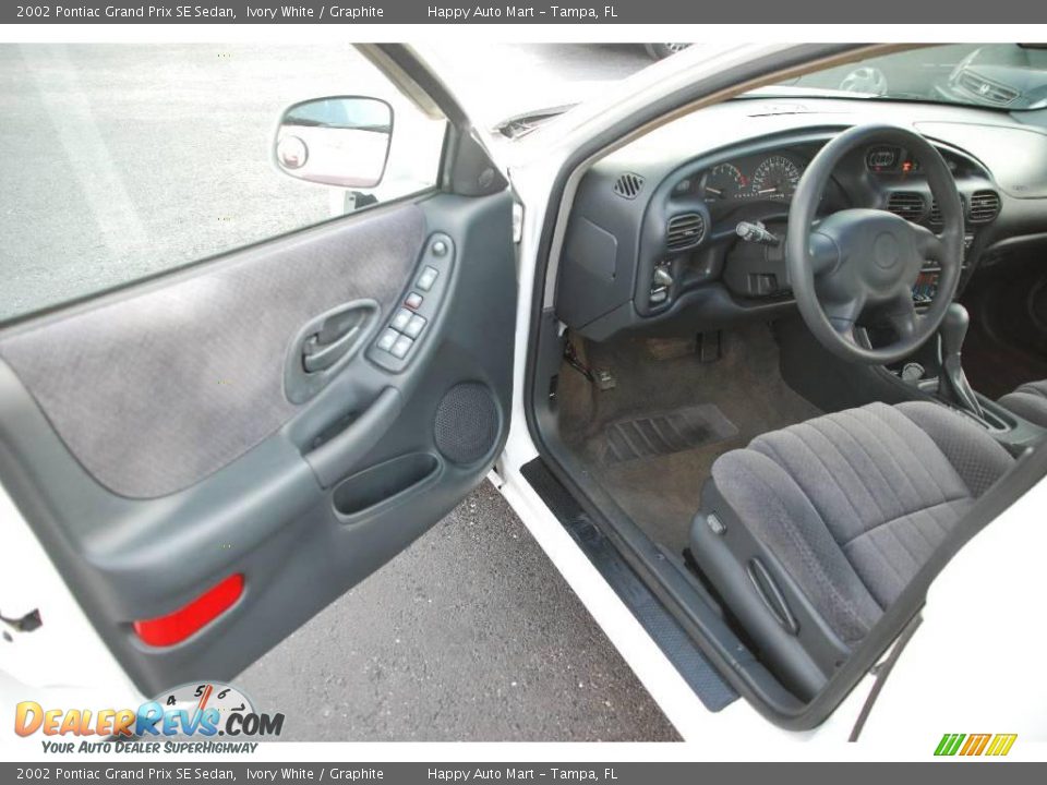 2002 Pontiac Grand Prix SE Sedan Ivory White / Graphite Photo #13