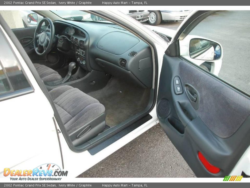 2002 Pontiac Grand Prix SE Sedan Ivory White / Graphite Photo #18