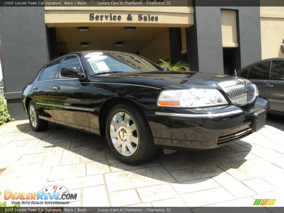 2005 Lincoln Town Car Signature Black / Black Photo #1