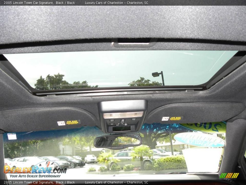 2005 Lincoln Town Car Signature Black / Black Photo #4