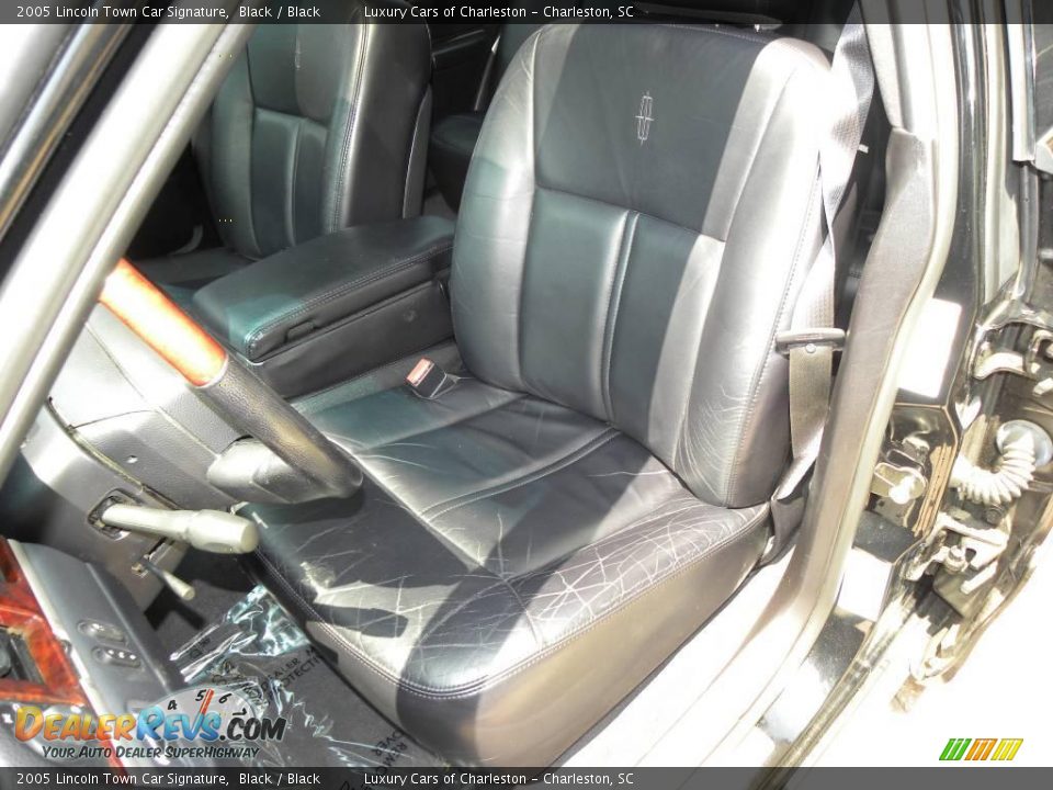 2005 Lincoln Town Car Signature Black / Black Photo #5