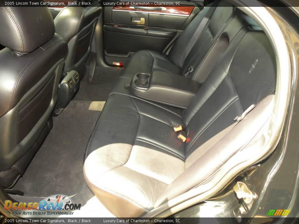 2005 Lincoln Town Car Signature Black / Black Photo #7