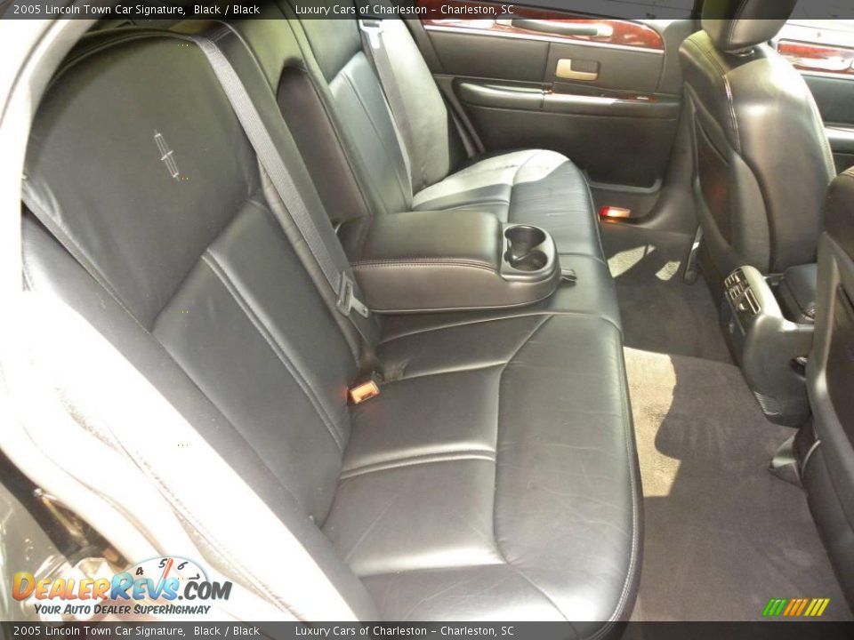 2005 Lincoln Town Car Signature Black / Black Photo #11