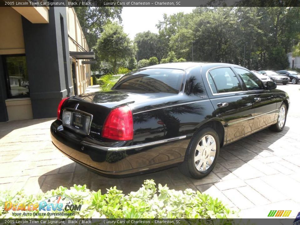 2005 Lincoln Town Car Signature Black / Black Photo #13