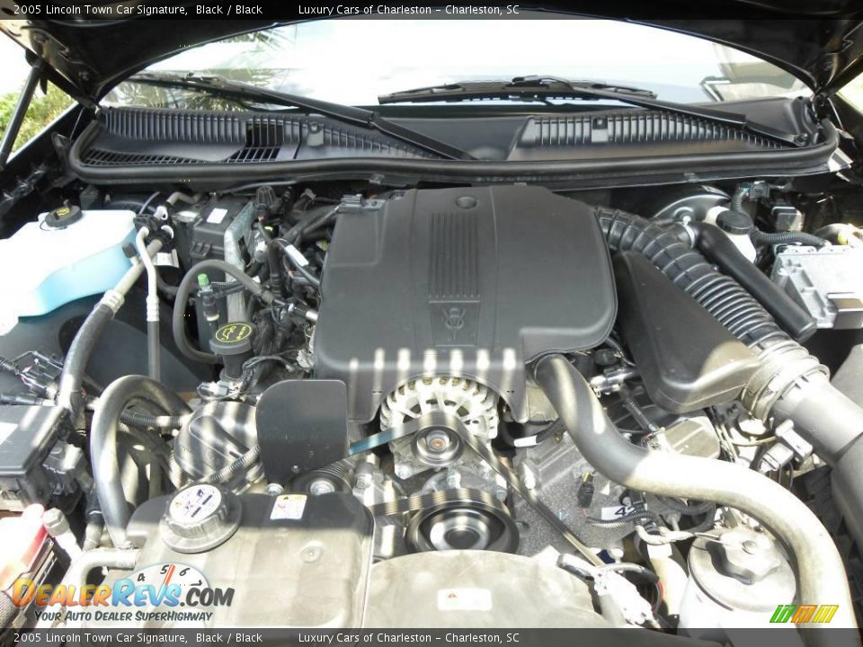 2005 Lincoln Town Car Signature Black / Black Photo #17