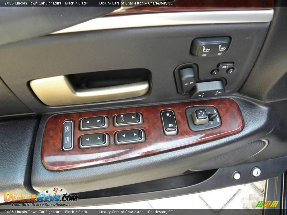 2005 Lincoln Town Car Signature Black / Black Photo #19