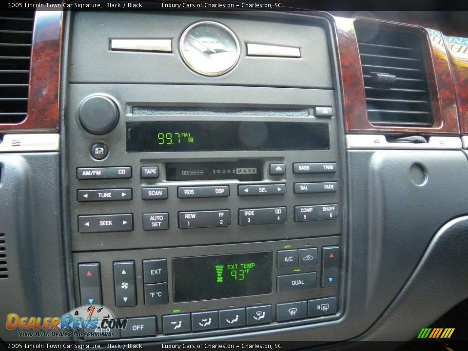 2005 Lincoln Town Car Signature Black / Black Photo #20
