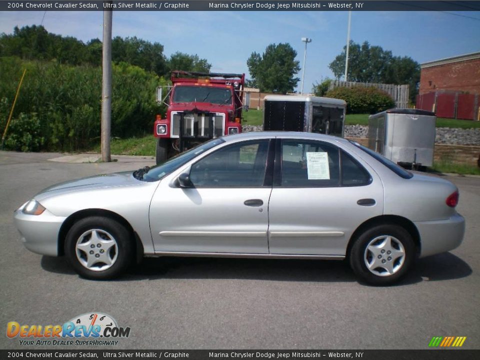 2004 Chevrolet Cavalier Sedan Ultra Silver Metallic / Graphite Photo #2