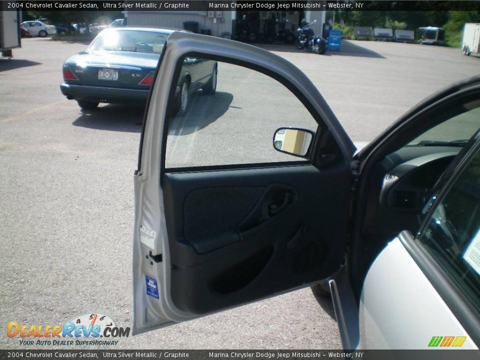 2004 Chevrolet Cavalier Sedan Ultra Silver Metallic / Graphite Photo #9