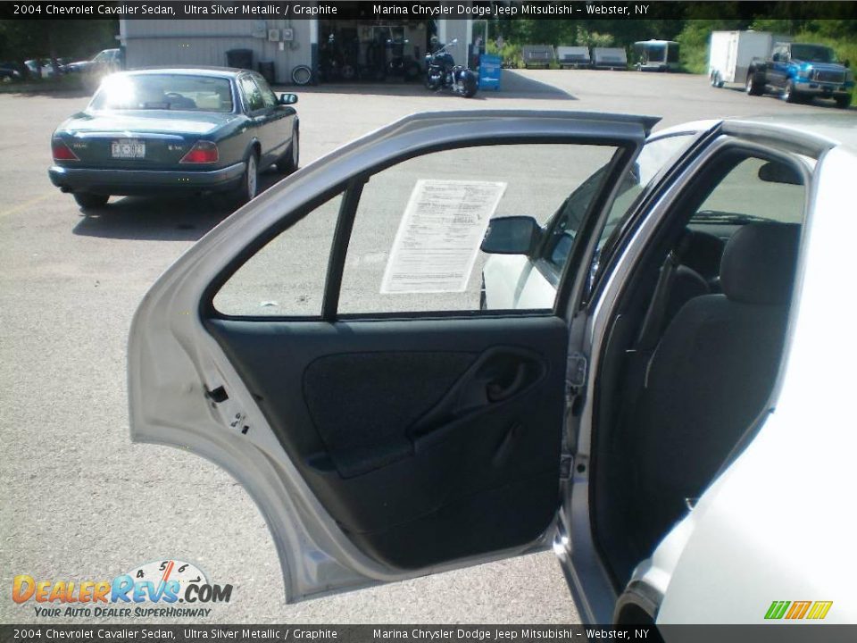 2004 Chevrolet Cavalier Sedan Ultra Silver Metallic / Graphite Photo #11