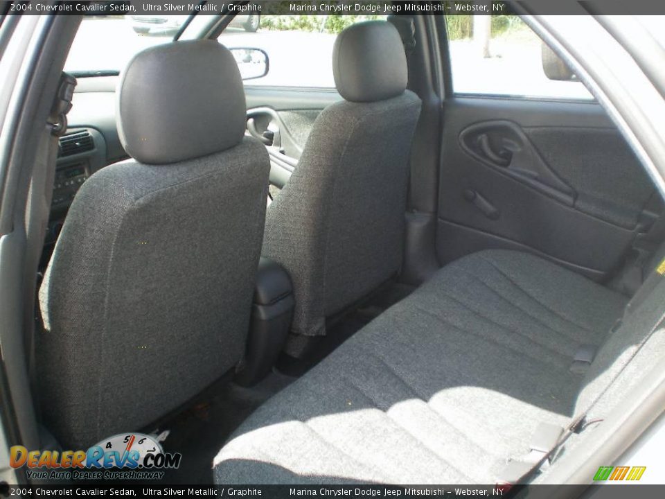2004 Chevrolet Cavalier Sedan Ultra Silver Metallic / Graphite Photo #12