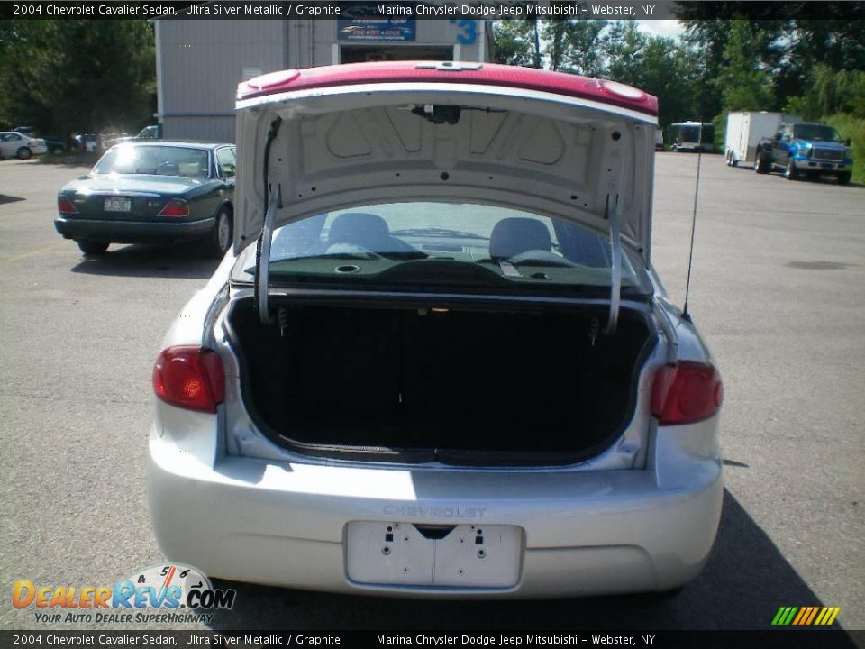 2004 Chevrolet Cavalier Sedan Ultra Silver Metallic / Graphite Photo #13