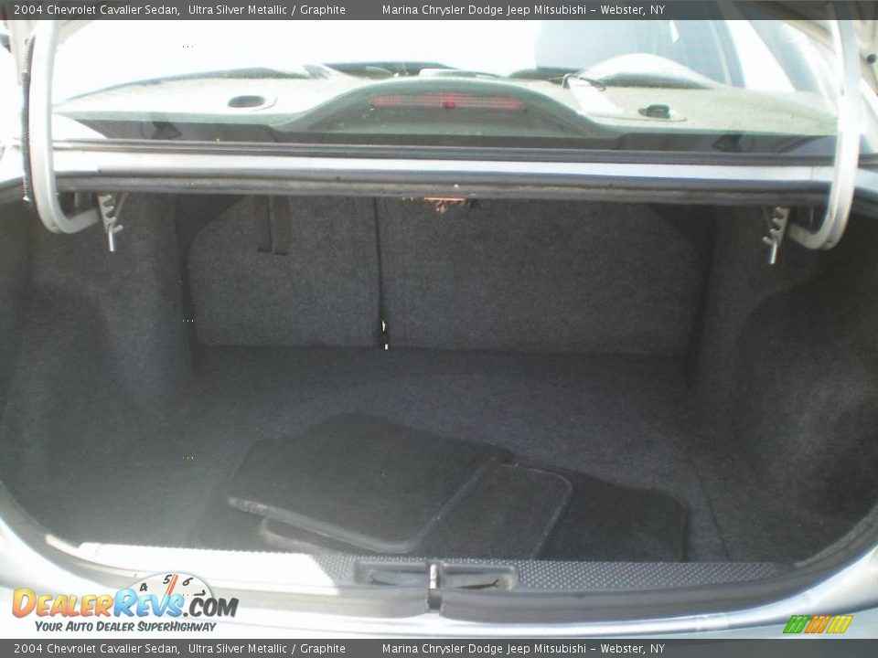 2004 Chevrolet Cavalier Sedan Ultra Silver Metallic / Graphite Photo #14