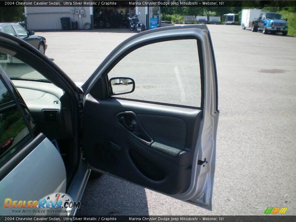 2004 Chevrolet Cavalier Sedan Ultra Silver Metallic / Graphite Photo #17
