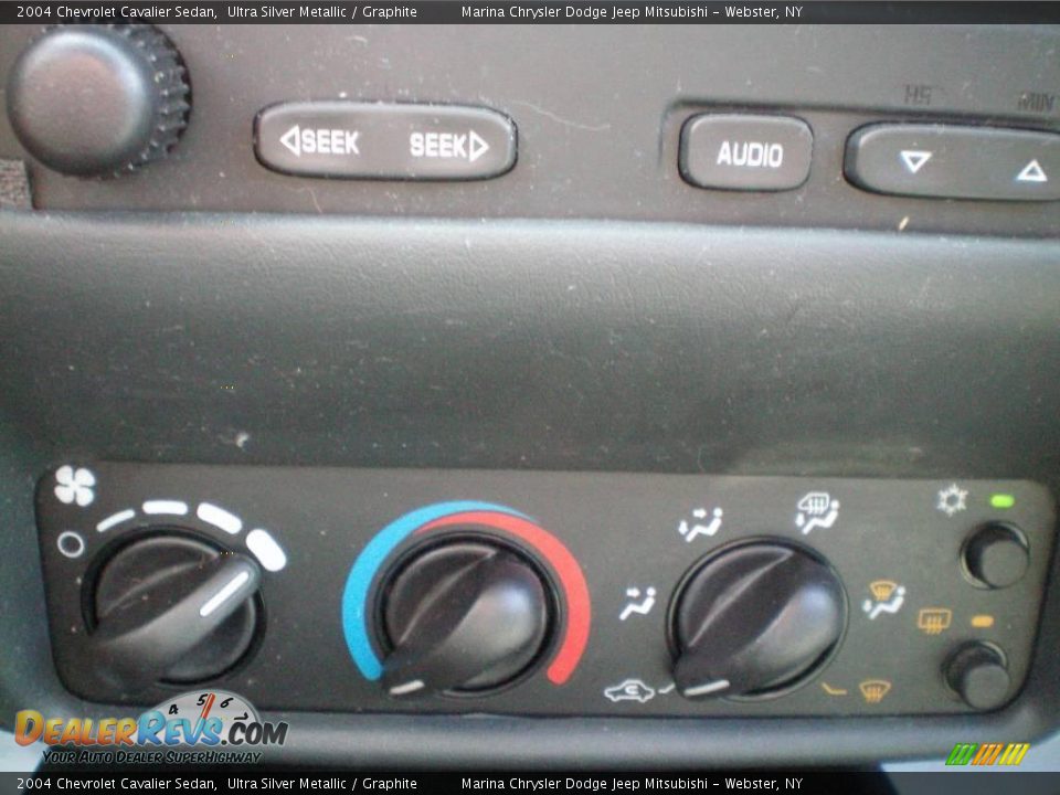 2004 Chevrolet Cavalier Sedan Ultra Silver Metallic / Graphite Photo #25
