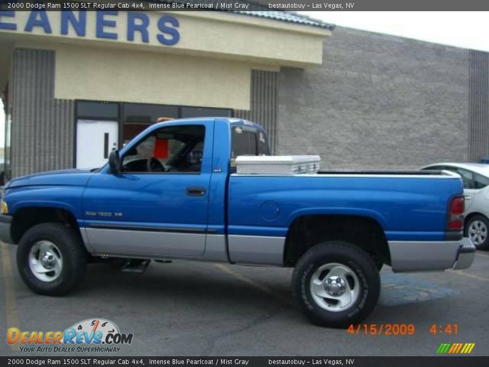 2000 Dodge Ram 1500 SLT Regular Cab 4x4 Intense Blue Pearlcoat / Mist Gray Photo #2