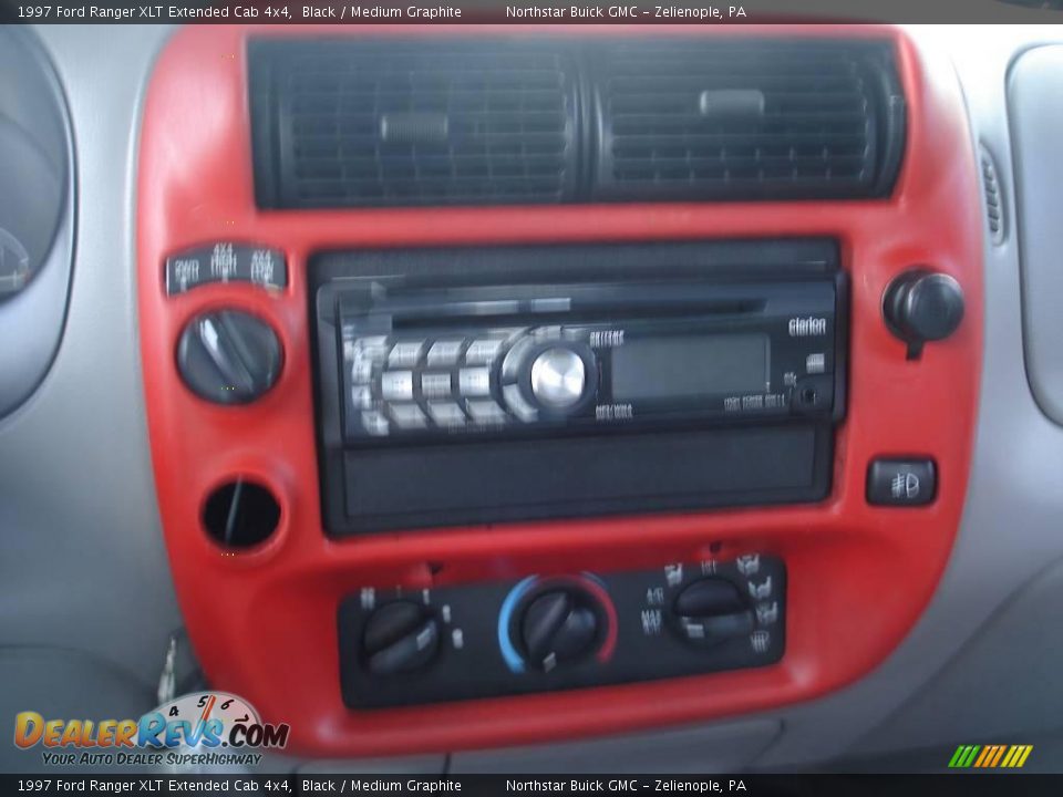 1997 Ford Ranger XLT Extended Cab 4x4 Black / Medium Graphite Photo #17