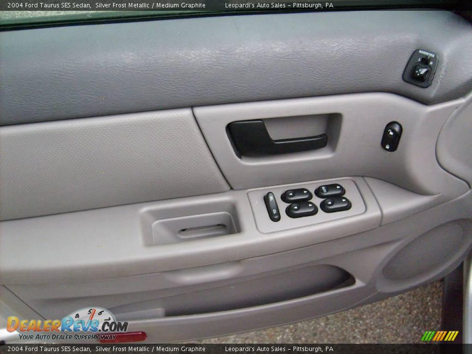 2004 Ford Taurus SES Sedan Silver Frost Metallic / Medium Graphite Photo #10