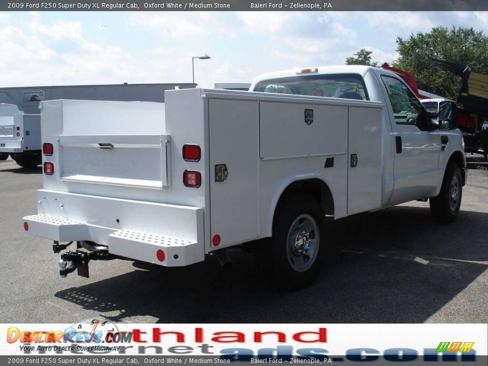 2009 Ford F250 Super Duty XL Regular Cab Oxford White / Medium Stone Photo #2