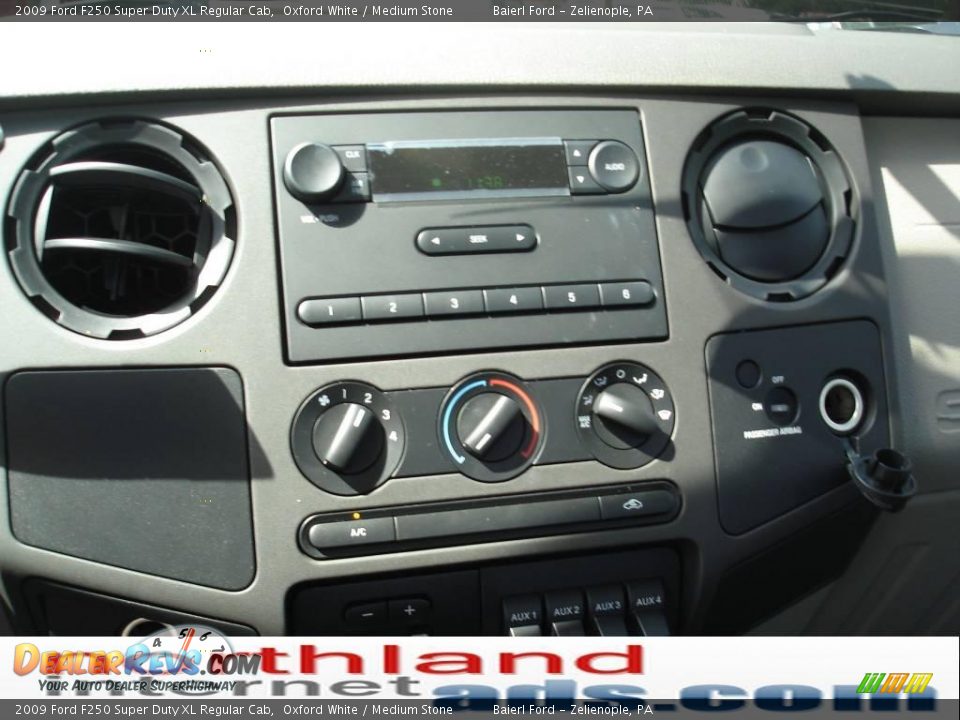 2009 Ford F250 Super Duty XL Regular Cab Oxford White / Medium Stone Photo #17