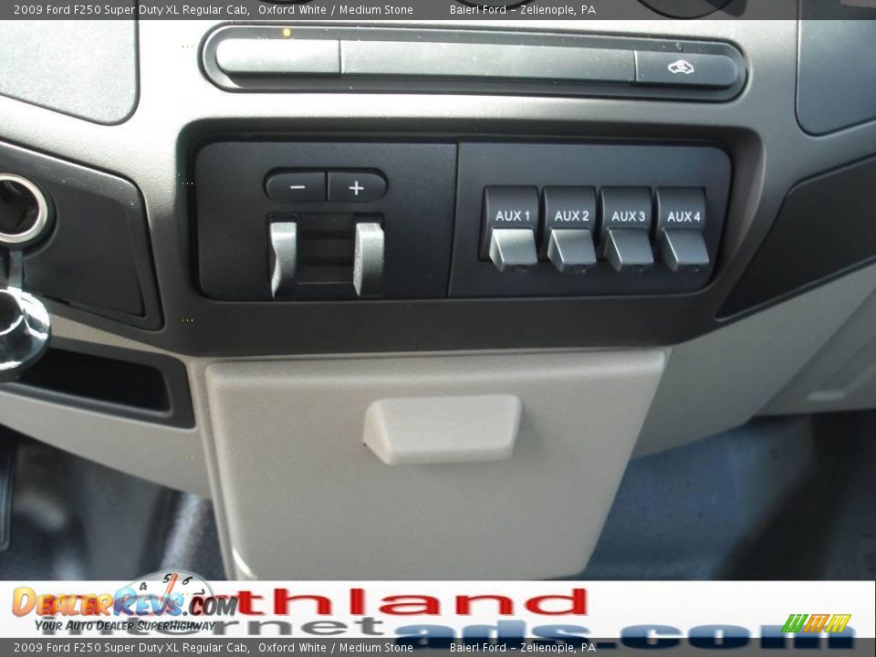 2009 Ford F250 Super Duty XL Regular Cab Oxford White / Medium Stone Photo #18