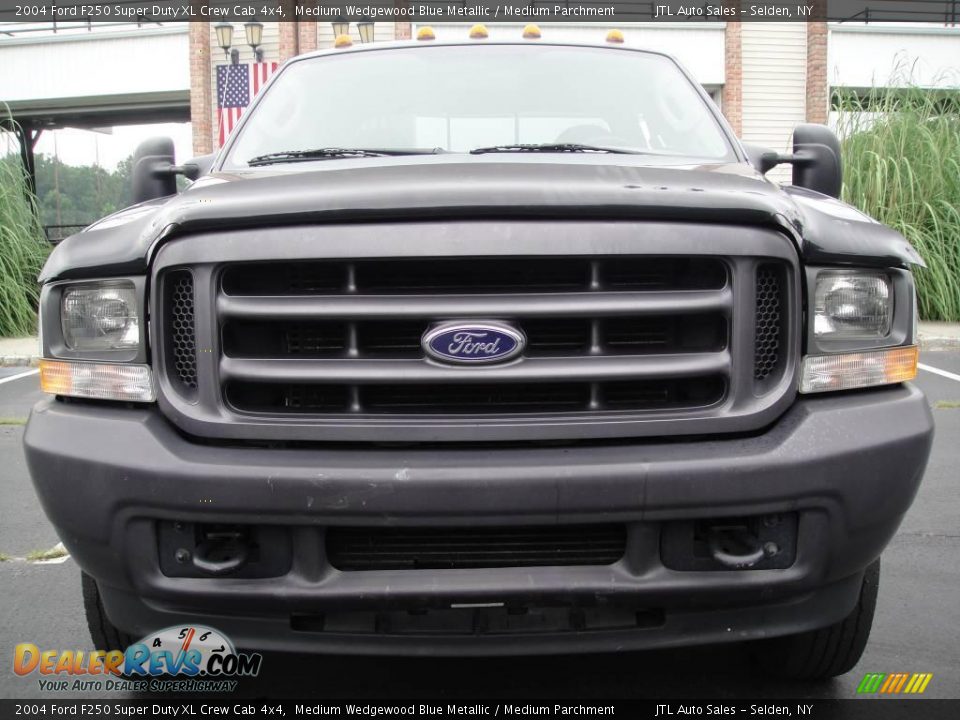2004 Ford F250 Super Duty XL Crew Cab 4x4 Medium Wedgewood Blue Metallic / Medium Parchment Photo #2